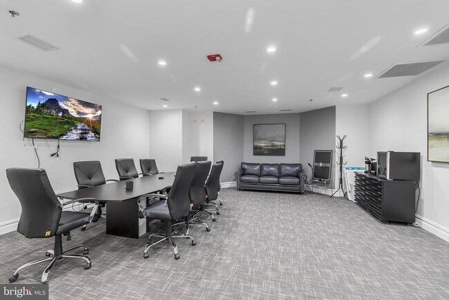 Building Photo - 8201 River Rd