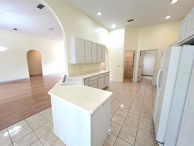 Building Photo - 87 Rose Dr