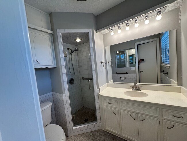 Building Photo - For Rent: Upgraded 3 Bed, 2.5 Bath Home in...