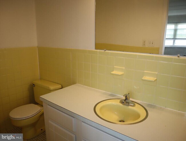 Building Photo - 319 Camden Ave