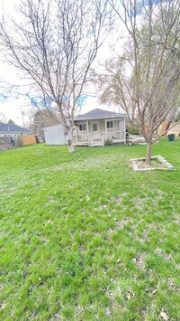Building Photo - Creek Front Home