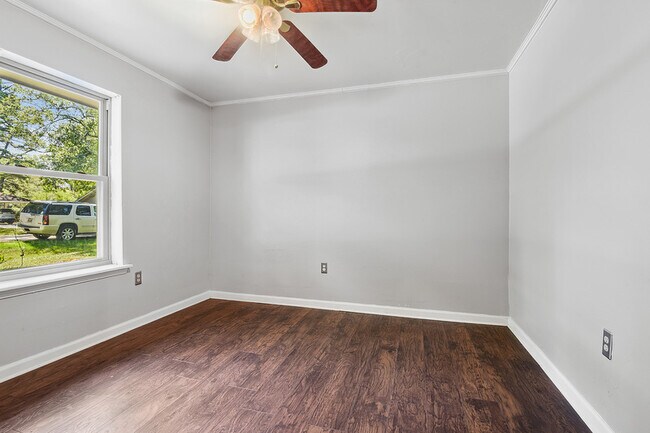 Building Photo - 16944 Kenton Ave