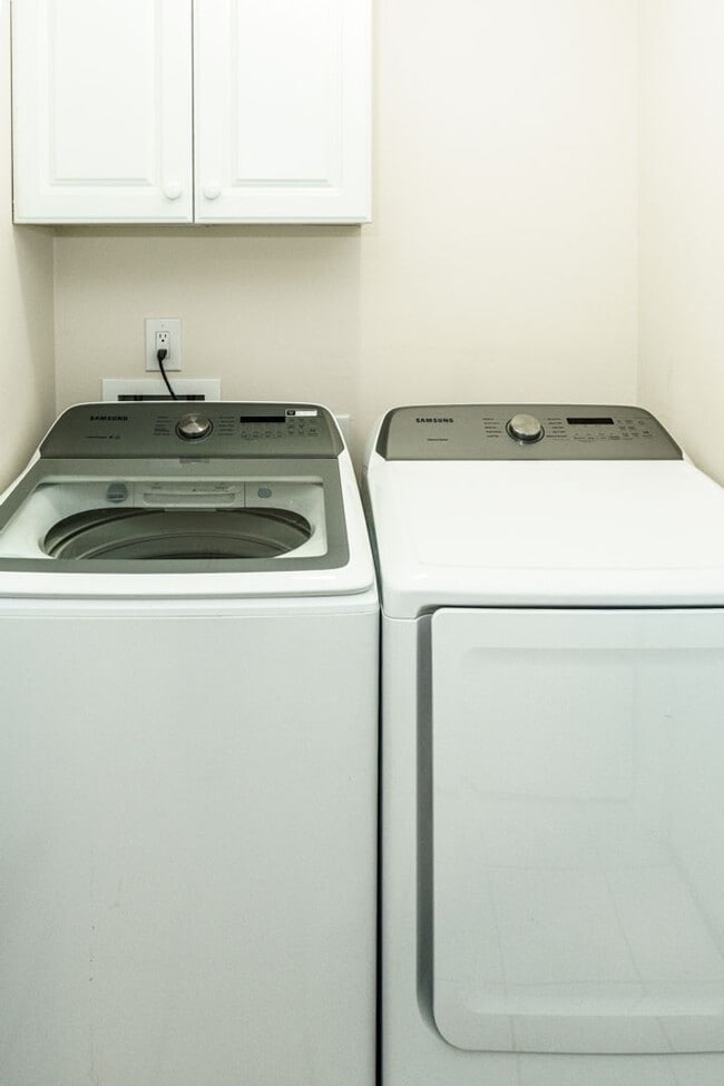 Building Photo - Beautiful 4 bedroom in the heart of Mossy Oaks!