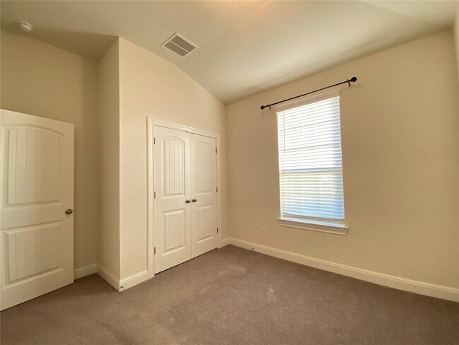 Building Photo - 1405 Vista View Dr