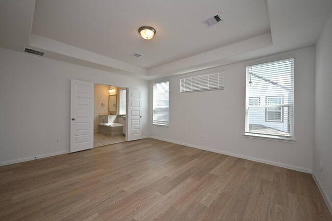 Building Photo - 4112 Farm Holw St