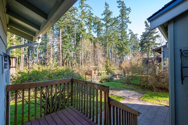 Building Photo - Spacious 4-Bedroom Home with Fireplace, Fenced Yard, and 2-Car Garage