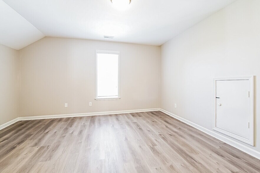 Building Photo - 240 Haywood Ln