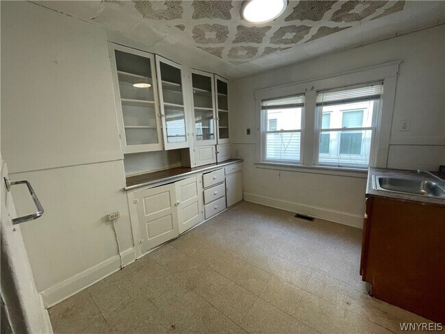 Building Photo - 422 Moselle St
