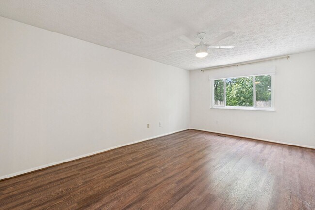 Building Photo - Home in Highly Desirable Forest Ridge!