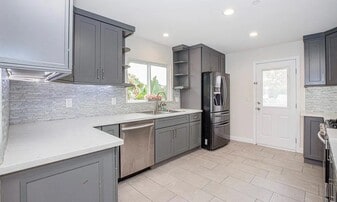Building Photo - 242 W Linden Ave