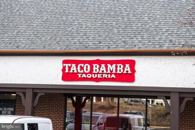 Building Photo - 2558 Banshire Dr