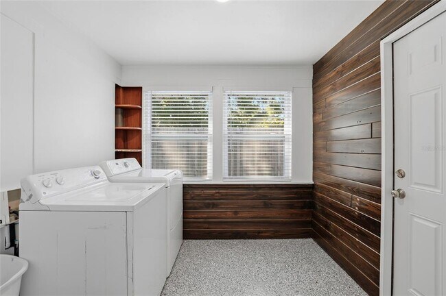 Building Photo - 2854 W Rainbow Cir