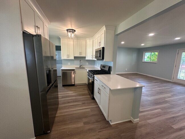 Building Photo - 201 Sherwood Dr