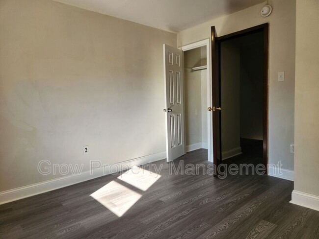 Building Photo - 1338 S 9th St