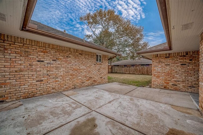 Building Photo - 8202 Pontiac Dr