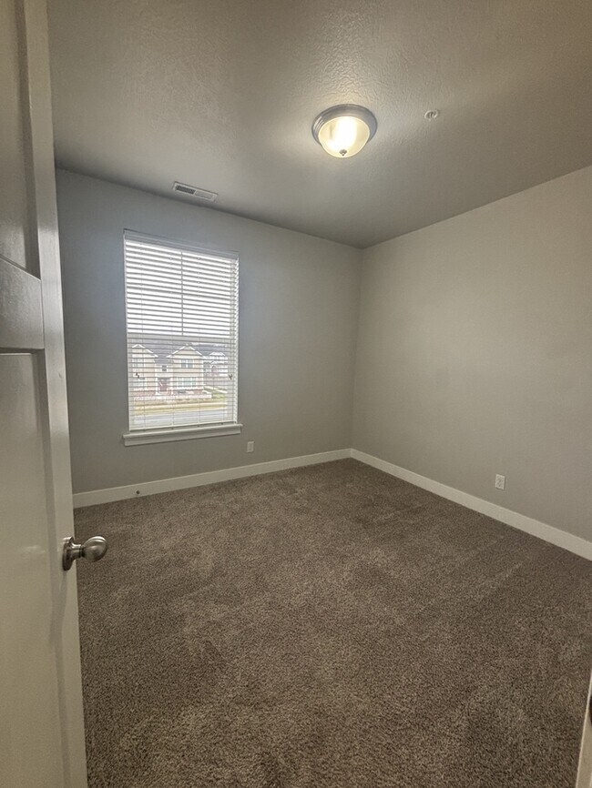 Building Photo - 3 bedroom condo in Herriman