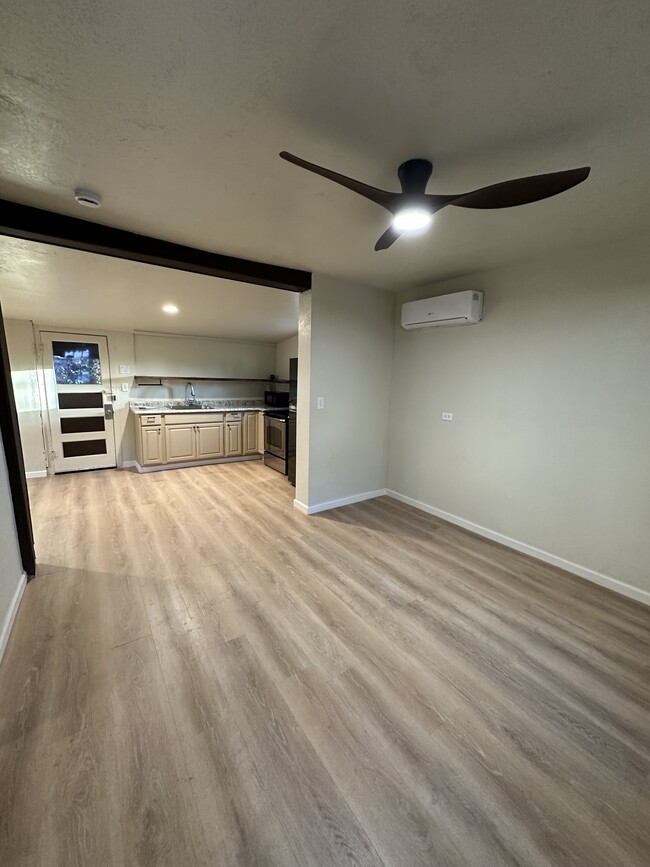 Building Photo - 471 W Heiner Dr