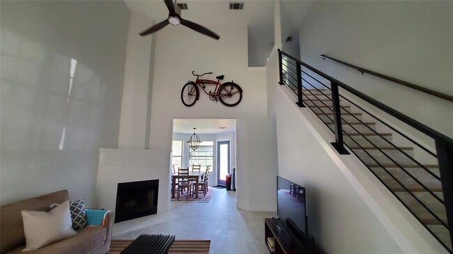 Building Photo - 10201 Sandy Beach Rd