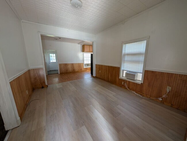 Building Photo - 510 W Bilbo Ave