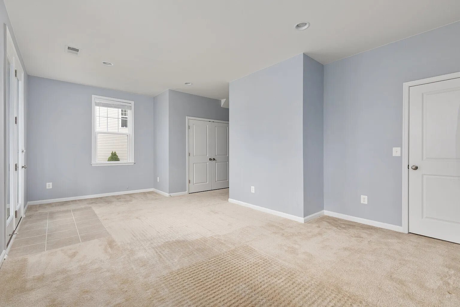 Building Photo - 148 Solara Dr