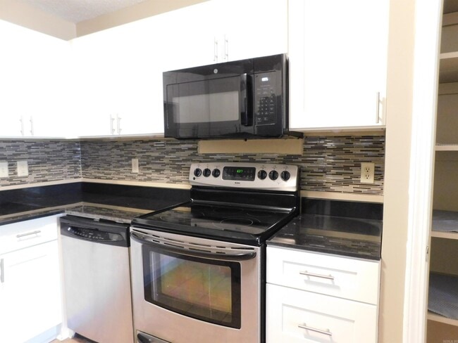 Building Photo - 12721 Valleywood Dr