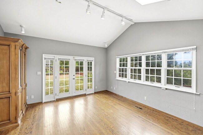 Building Photo - 2973 Arguello Dr