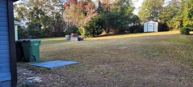 Building Photo - 411 Pinecrest Dr