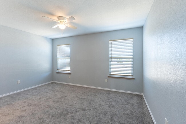 Building Photo - 6918 Crestway Dr