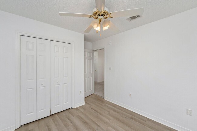 Building Photo - 2955 Sholtz Ave