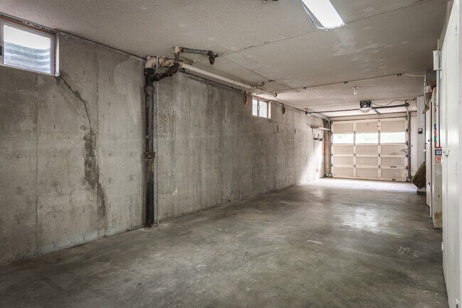 Building Photo - 3387 SE 10th Ave