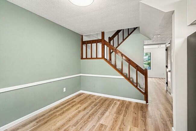 Building Photo - 2BR/1.5BA End Unit Townhome Near Downtown Snellville!