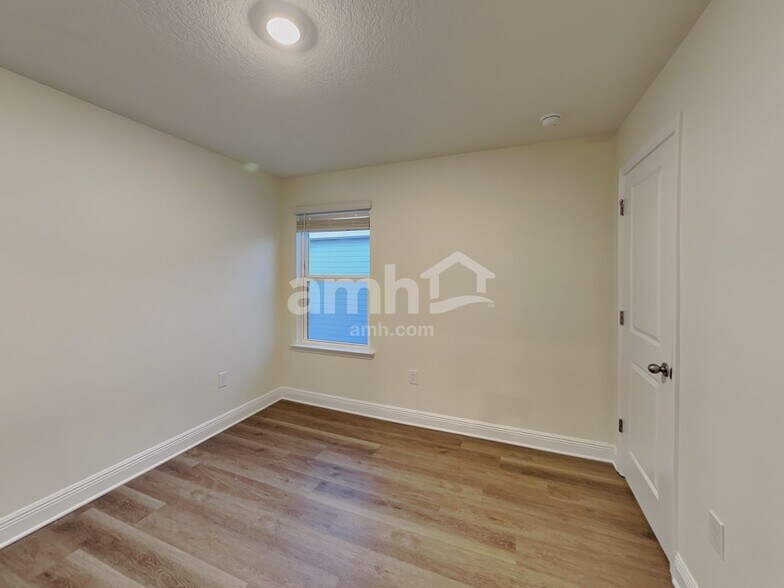 Building Photo - 5964 Sycamore Pl St