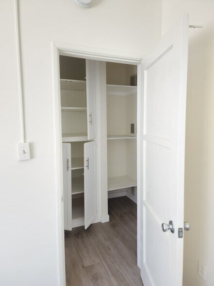 Building Photo - 4767 San Vicente Blvd