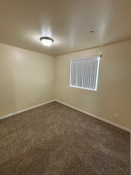 Building Photo - 216 E 97th St