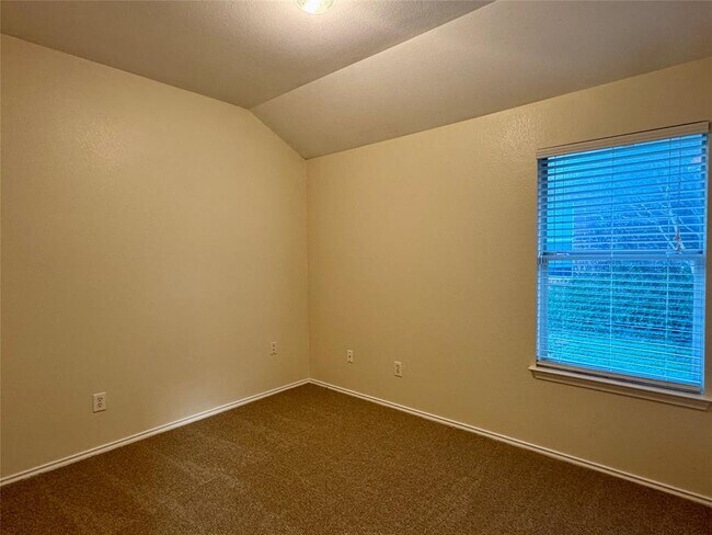 Building Photo - 227 Ashwood N