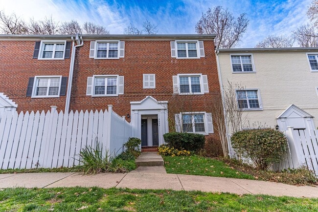 Primary Photo - 2 Level Condo Near Shirlington