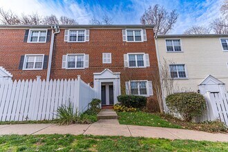 Building Photo - 2 Level Condo Near Shirlington