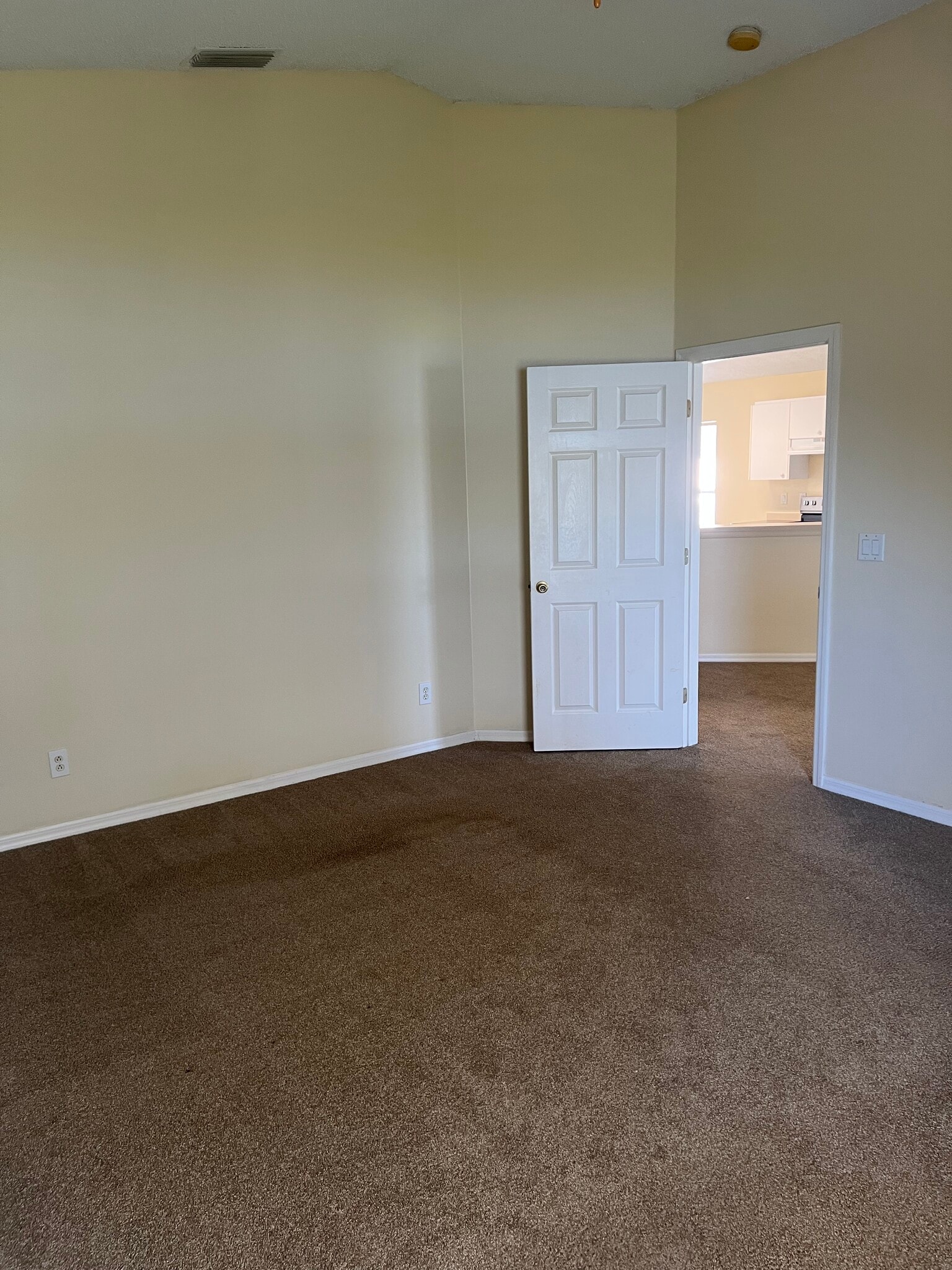 Building Photo - 833 Lake George Dr