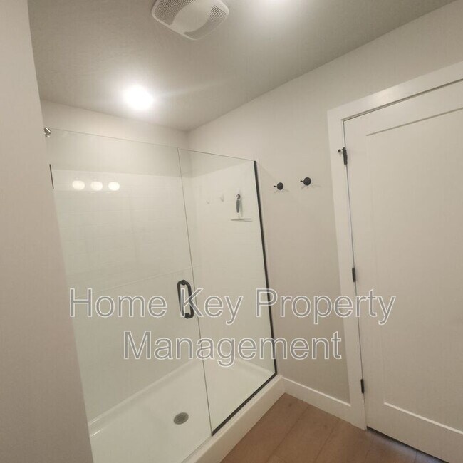 Building Photo - 3954 Razor Dr