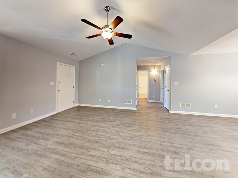 Building Photo - 184 Kings Crossing Ct