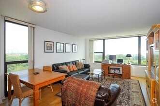 Building Photo - Spacious 1 bed lakeview end unit in Lincol...