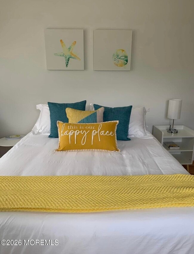 Building Photo - 2001 Main St