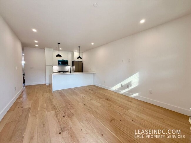 Building Photo - 1812 Independence Ave SE