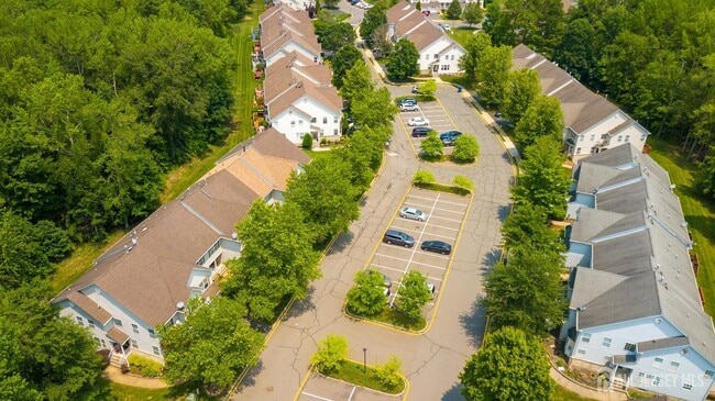 Building Photo - 141 Briarwood Dr