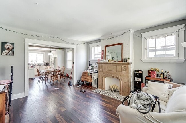 Building Photo - Charming 3-bedroom, 1.5-bathroom