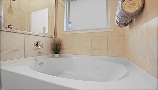 Building Photo - 2195 Ridgefield Ave