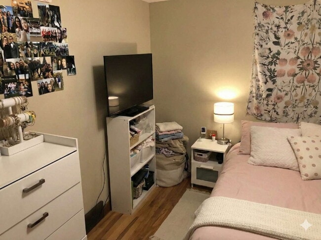 Building Photo - Great 4 Bed 1 Bath close to UWEC!