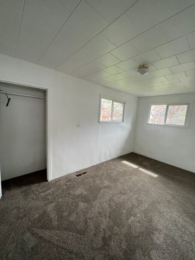 Building Photo - 3 bedroom 1 bath