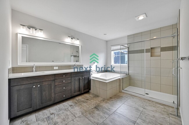 Building Photo - Bothell 5BR 3Bath-on a quiet neighborhood ...