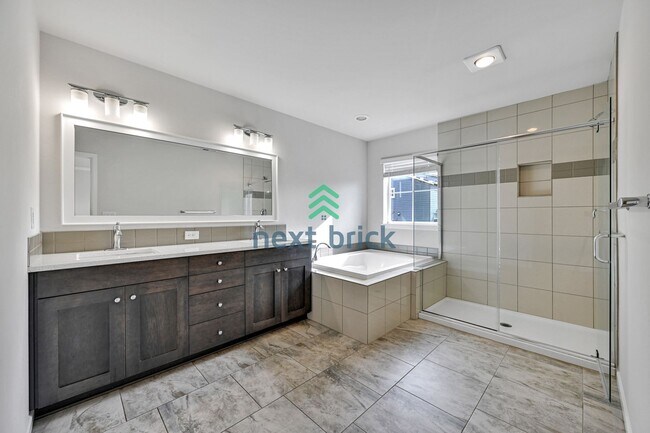 Building Photo - Bothell 5BR 3Bath-on a quiet neighborhood with smart upgrades + EV charging